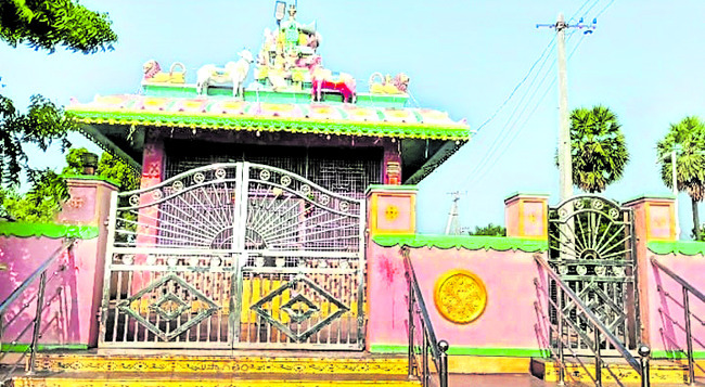 కొత్తపాలెం పోలేరమ్మ ఆలయంలో చోరీ  2