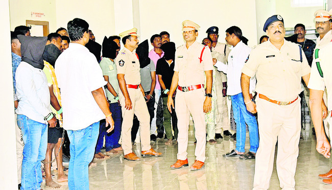 ‘మావో’ల షెల్టర్‌ జోన్‌గా ఏలూరు 1