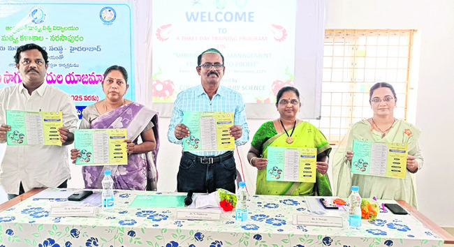 ఆక్వా కళాశాల ఆధ్వర్యంలో శిక్షణ   
1