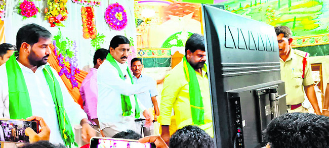 అన్నదాత సుఖీభవ సభ రసాభాస 1