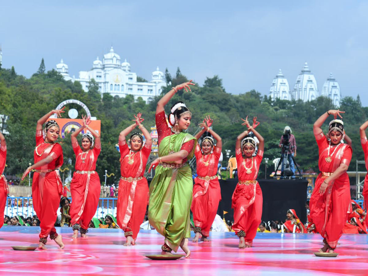 Mahasamadhi of Sri Sathya Sai Baba to pay obeisance in Puttaparthi13
