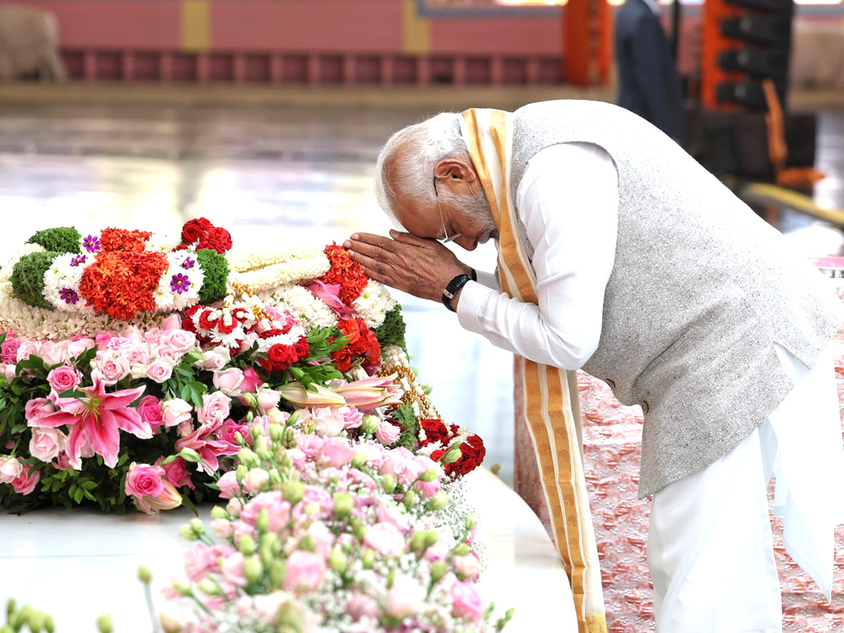 Mahasamadhi of Sri Sathya Sai Baba to pay obeisance in Puttaparthi15