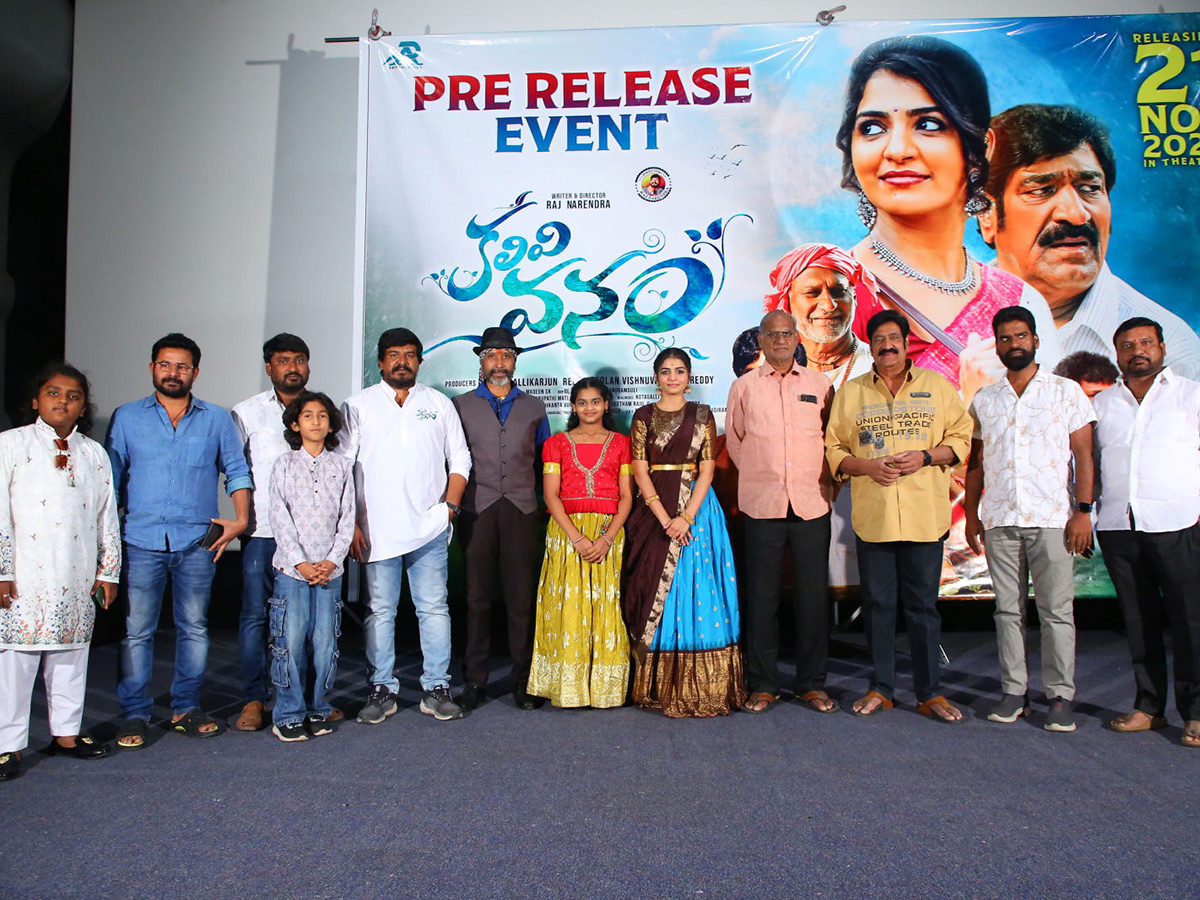 NagaDurga Kalivi Vanam Movie Pre Release Event Photos6