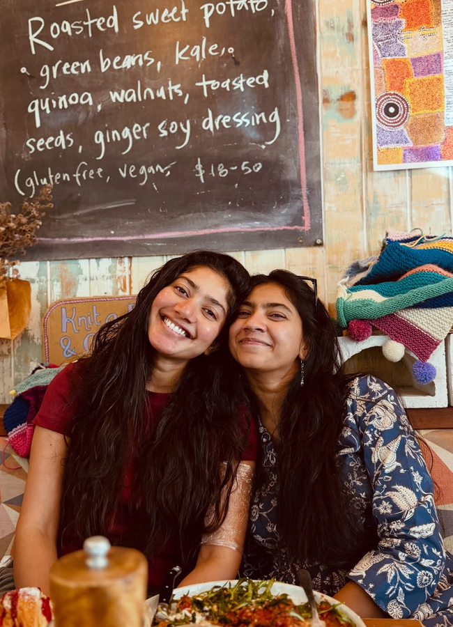 Sai Pallavi Sisters Enjoying Vacation (Photos)6