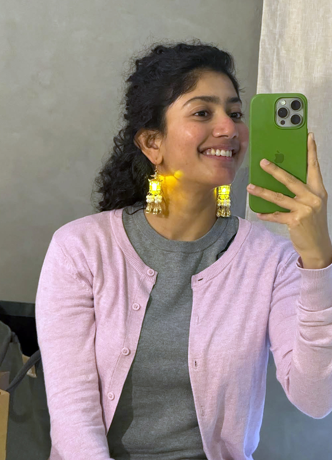 Sai Pallavi Sisters Enjoying Vacation (Photos)10