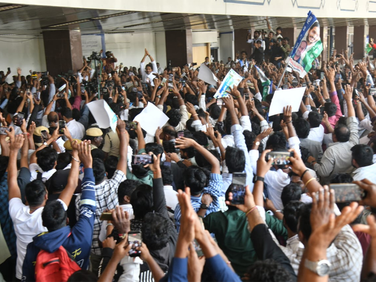 YS Jagan Received Grand Welcome At Begumpet Airport Photos12