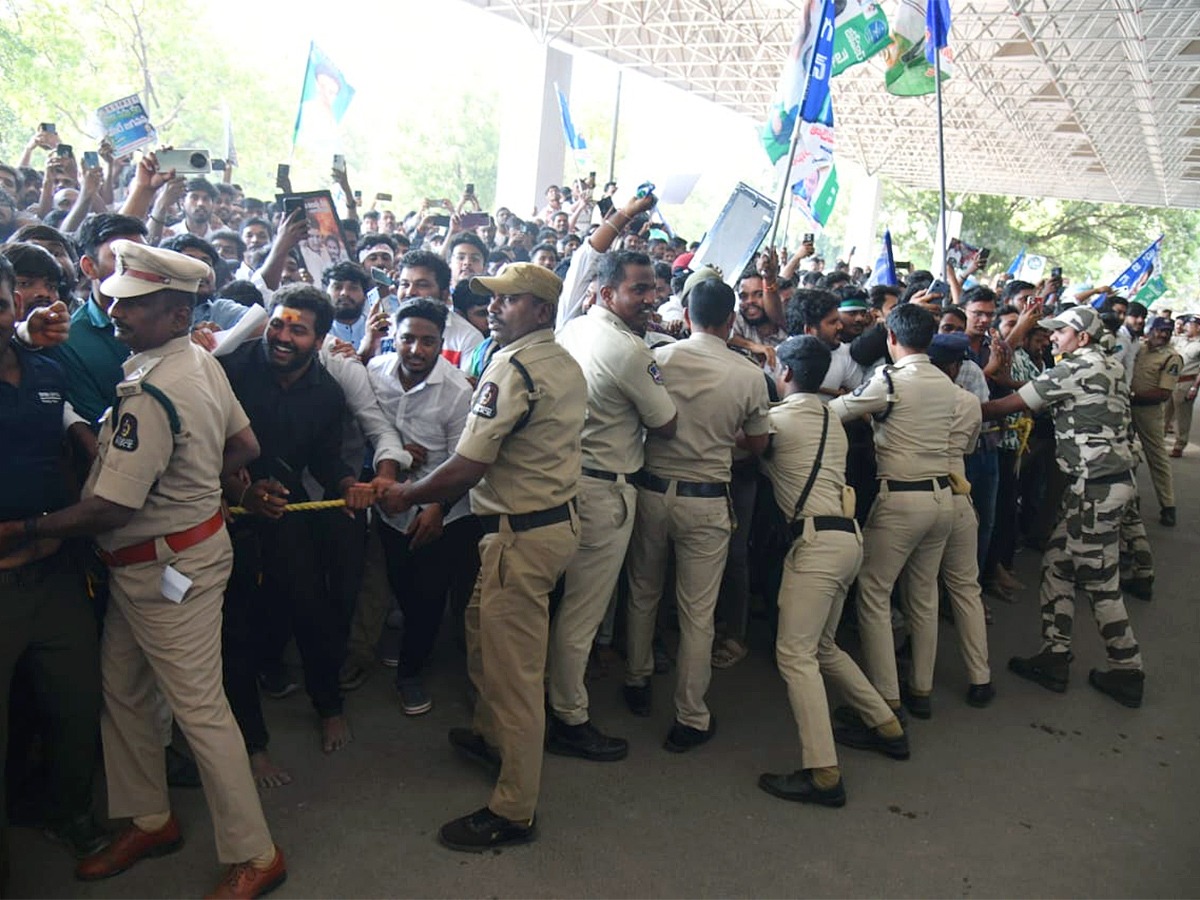 YS Jagan Received Grand Welcome At Begumpet Airport Photos14
