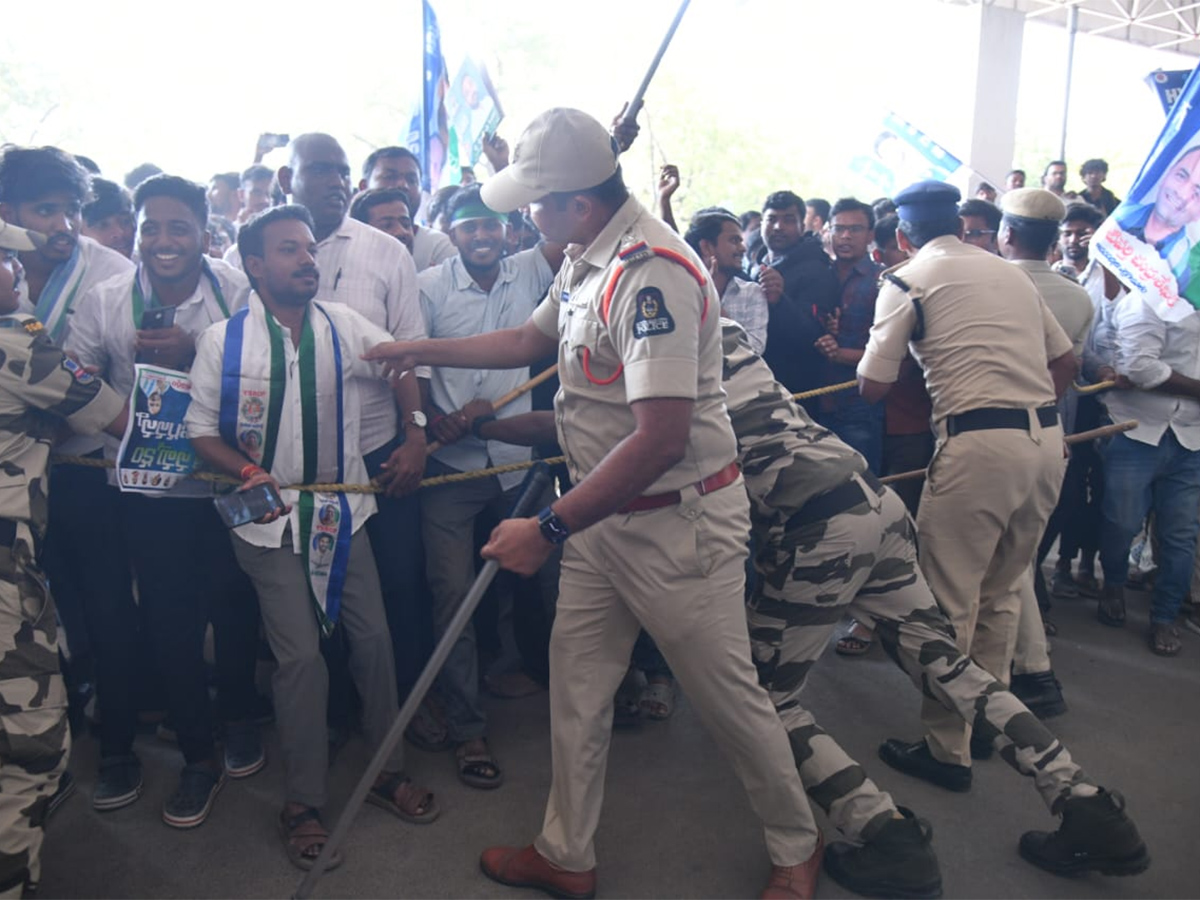 YS Jagan Received Grand Welcome At Begumpet Airport Photos17