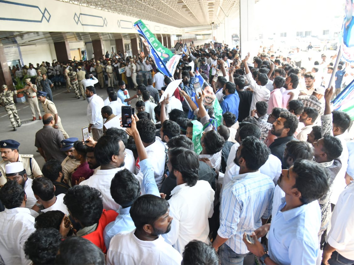 YS Jagan Received Grand Welcome At Begumpet Airport Photos21
