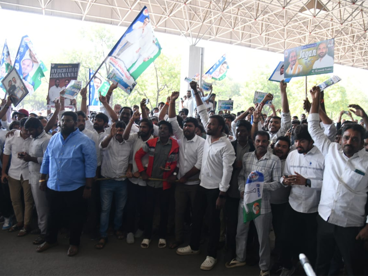 YS Jagan Received Grand Welcome At Begumpet Airport Photos26