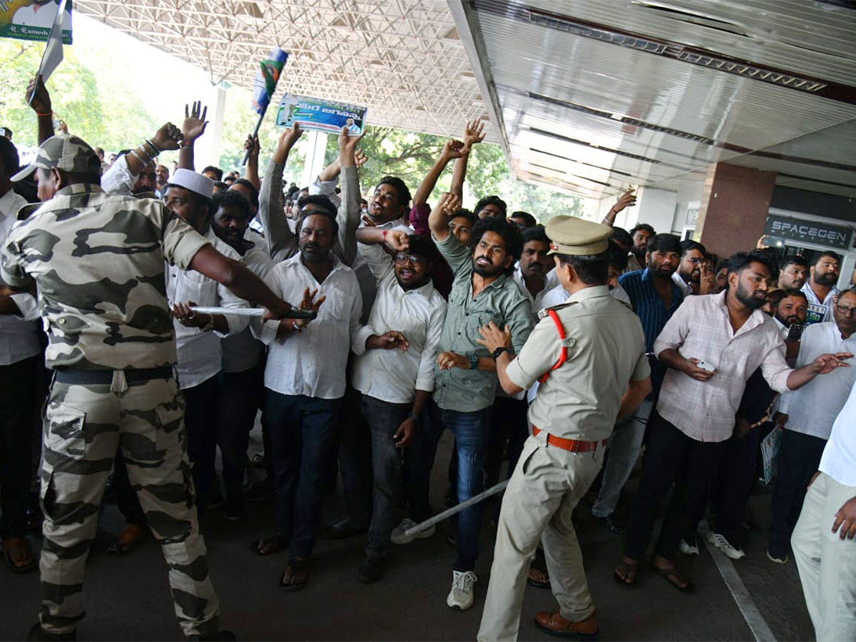 YS Jagan Received Grand Welcome At Begumpet Airport Photos27