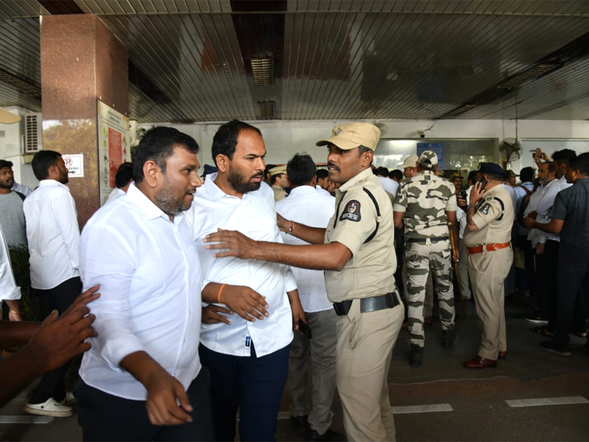 YS Jagan Received Grand Welcome At Begumpet Airport Photos30