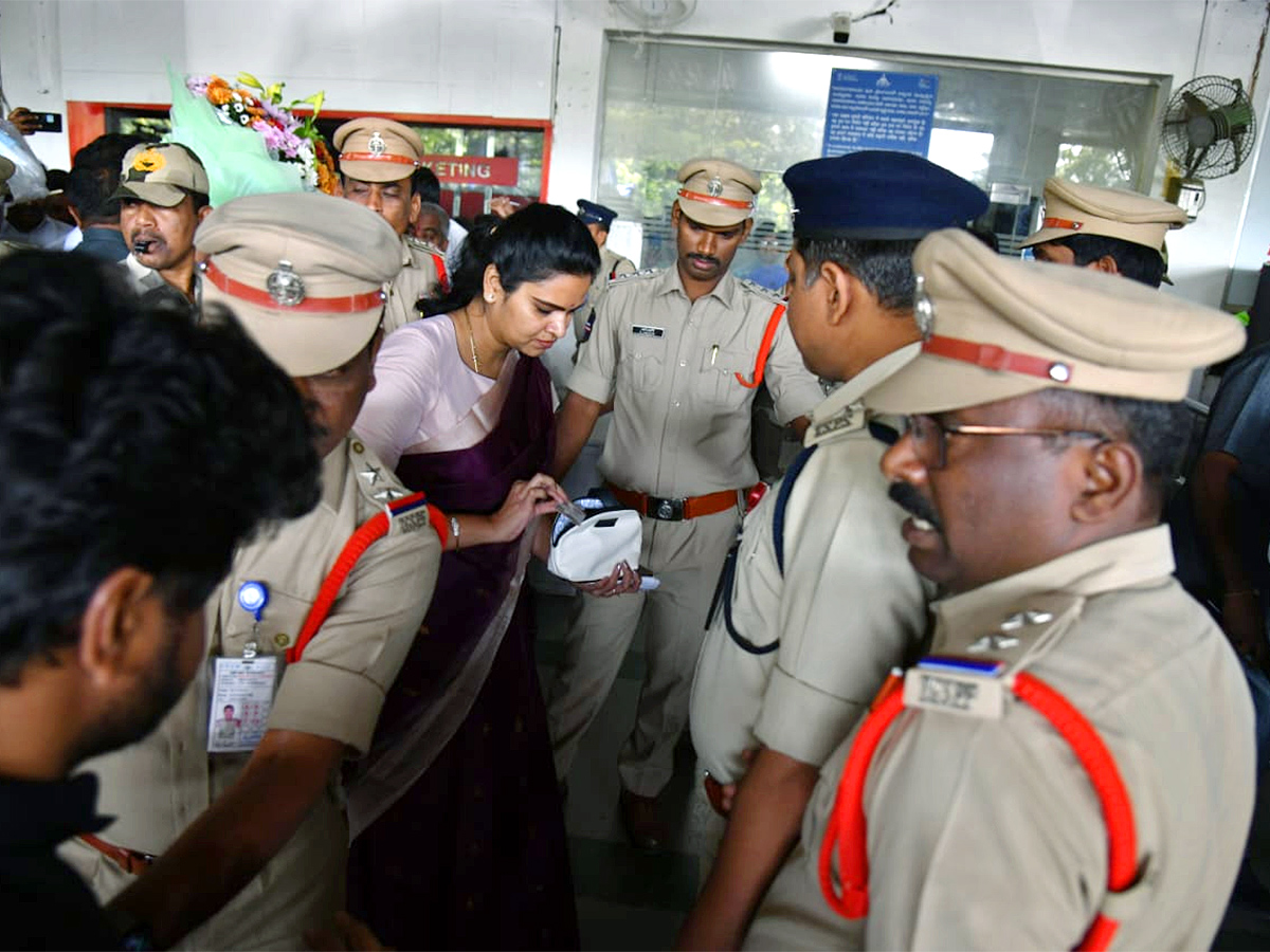 YS Jagan Received Grand Welcome At Begumpet Airport Photos32