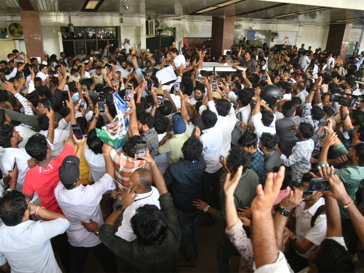 YS Jagan Received Grand Welcome At Begumpet Airport Photos33