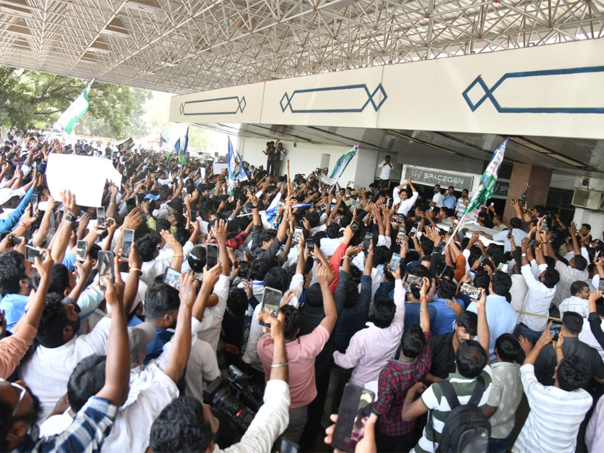 YS Jagan Received Grand Welcome At Begumpet Airport Photos34
