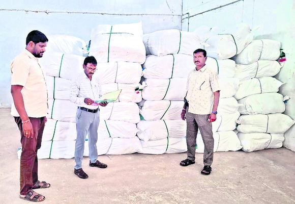 ఇంటింటికీ ఇందిరమ్మ చీరలు1