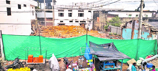 లొసుగులు చూసి.. భూములు కాజేసి!1