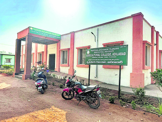 ● కేవీకేలో అగ్రిక్చలర్‌ కళాశాల ● సరిపడా లేని గదులు, వసత1