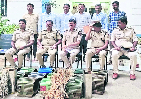 రైతు పంప్‌సెట్ల చోరీ..  ఇద్దరు నిందితుల అరెస్ట్‌2