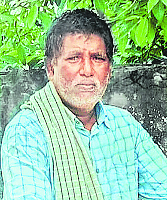 ద్విచక్ర వాహనాన్ని ఢీకొట్టిన కారు 1