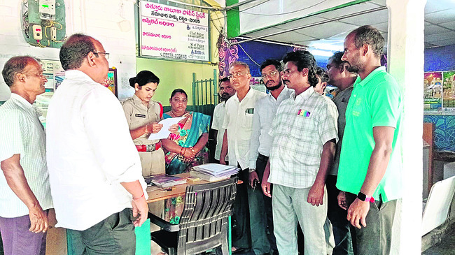 రాష్ట్రపతికి సాదర స్వాగతం 3