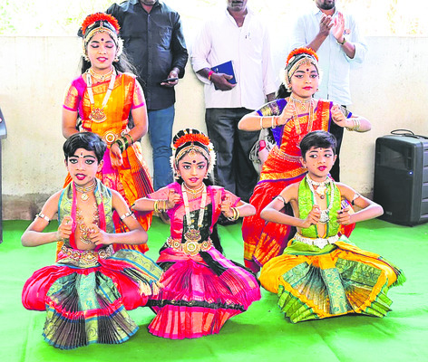 చదువుతోనే సమాజంలో గుర్తింపు1