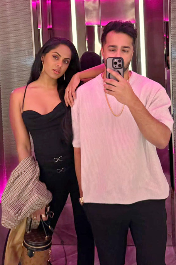 Actress Radha Daughter Karthika Nair 2nd Year Wedding Anniversary Photos4