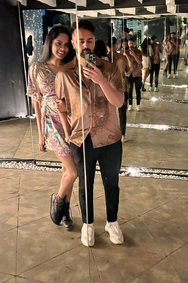 Actress Radha Daughter Karthika Nair 2nd Year Wedding Anniversary Photos9