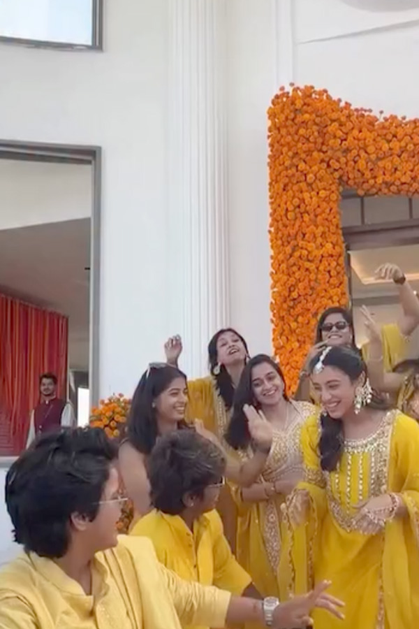 Smriti Mandhana Looks Gorgeous At Haldi Ceremony Photos5