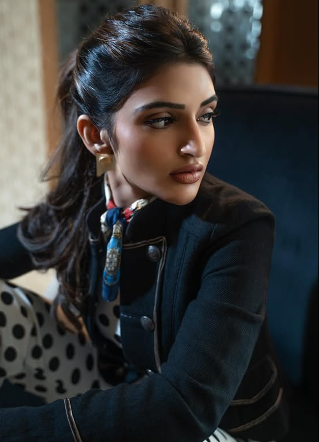 sreeleela lookspretty in latest photos5