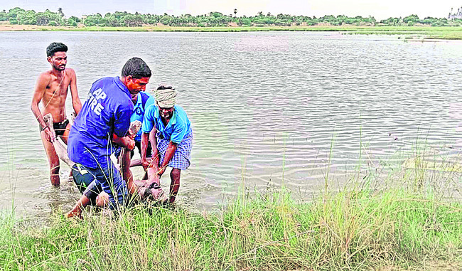 ఈతకు వెళ్లి మృత్యు ఒడిలోకి.. 
1