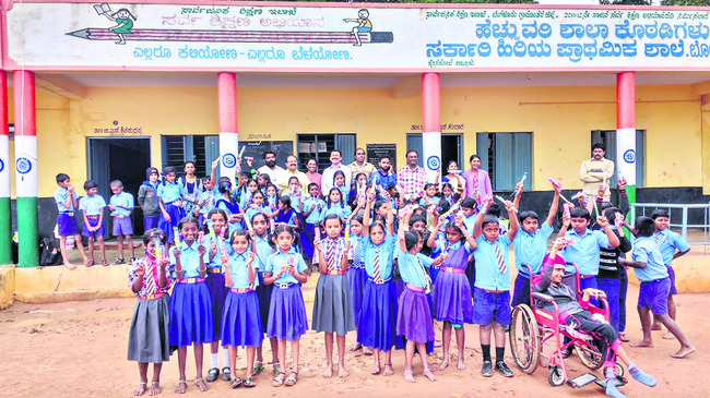 అరటిగెలలో గంజాయి, సిగరెట్లు2