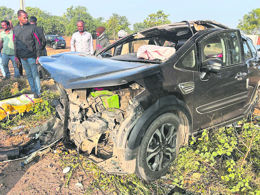 బీజాపూర్‌ హైవేపై ఘోర ప్రమాదం1