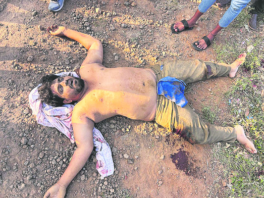 బీజాపూర్‌ హైవేపై ఘోర ప్రమాదం2