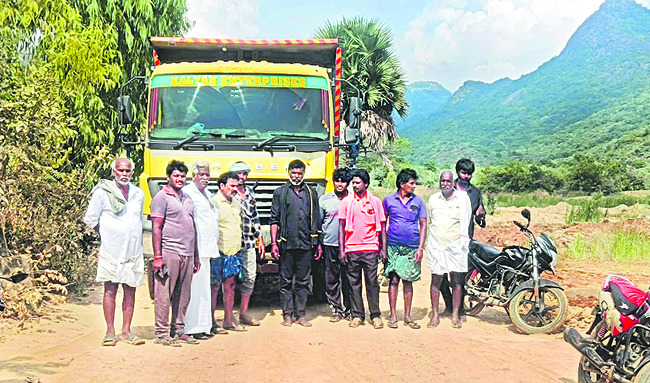 జిల్లా కోర్టులో న్యాయదేవత విగ్రహావిష్కరణ  
2