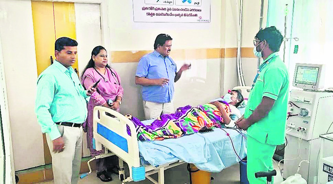 ఆండాళ్‌ దేవికి ఊంజల్‌ సేవ 
2