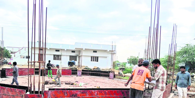 గడువులోగా పూర్తయ్యేనా? 3