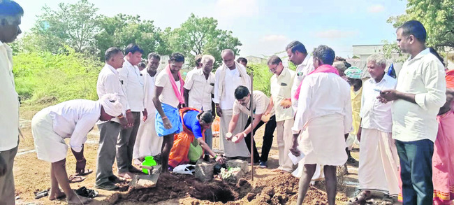 ఇందిరమ్మ ఇళ్ల నిర్మాణం ప్రారంభించాలి  
1