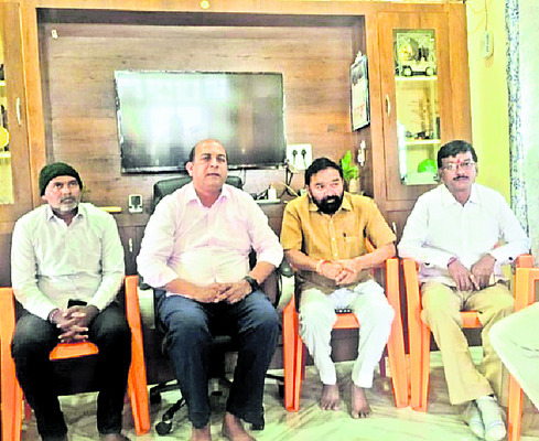 అక్రమ నిర్మాణాలను తొలగించాలి
1