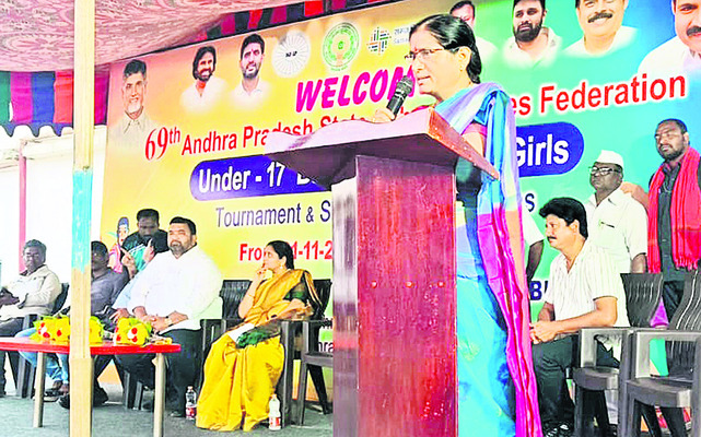 ఉత్సాహంగా బాస్కెట్‌బాల్‌ పోటీలు 1