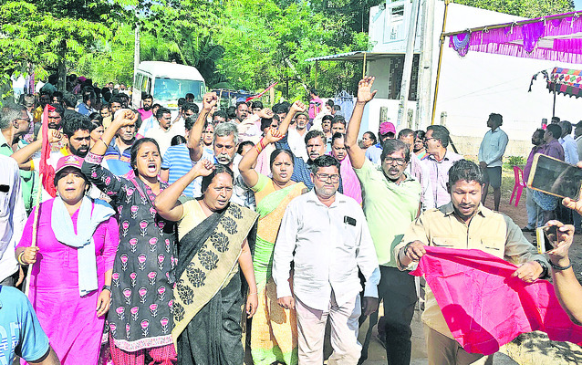 ఎరుపెక్కిన ఉద్దానం2