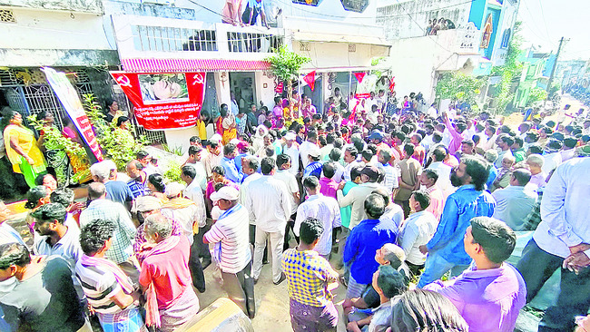 ఎరుపెక్కిన ఉద్దానం1