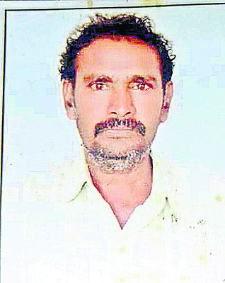 ఇసుక ట్రాక్టర్‌ ఢీకొని వెలుగు వీవోఏ మృతి1