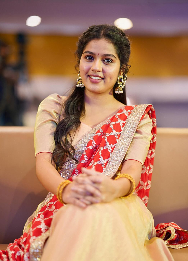 తెలంగాణ బిడ్డగా మెప్పించిన గోదావరి అమ్మాయి (ఫోటోలు) | Raju Weds Rambai ...