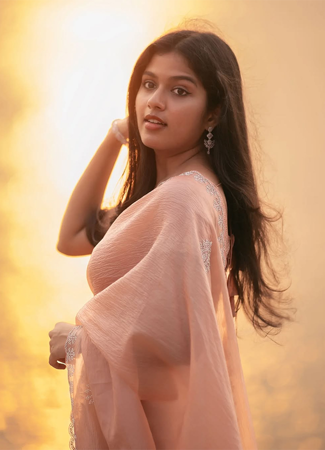 తెలంగాణ బిడ్డగా మెప్పించిన గోదావరి అమ్మాయి (ఫోటోలు) | Raju Weds Rambai ...