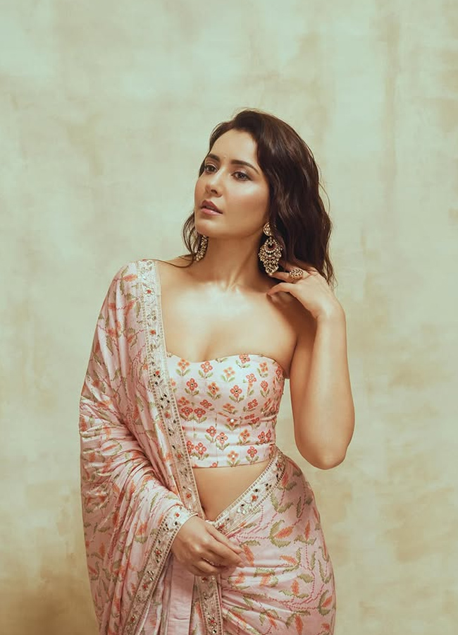 Raashi khanna looks mesmarizing in premium saree10