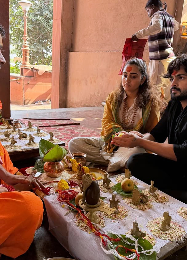 Telugu actress soniya singh visit to temples11