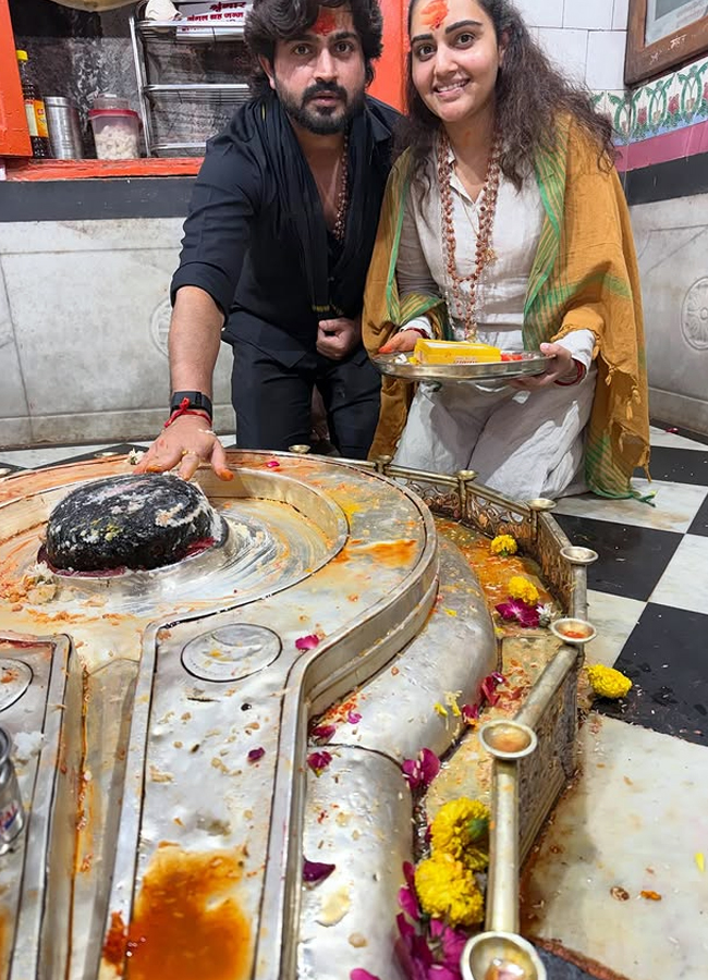 Telugu actress soniya singh visit to temples9