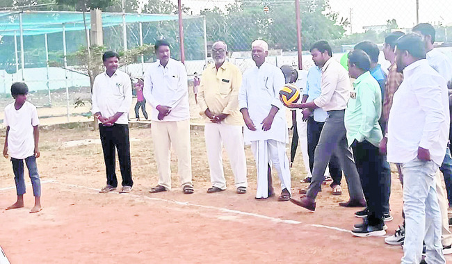 క్రీడల్లో రాణిస్తే ఉజ్వల భవిష్యత్‌ 
1