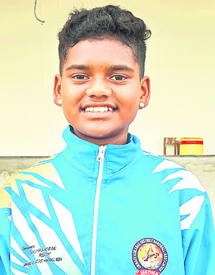 మంచి శిక్షణ ఇస్తున్నారు
3